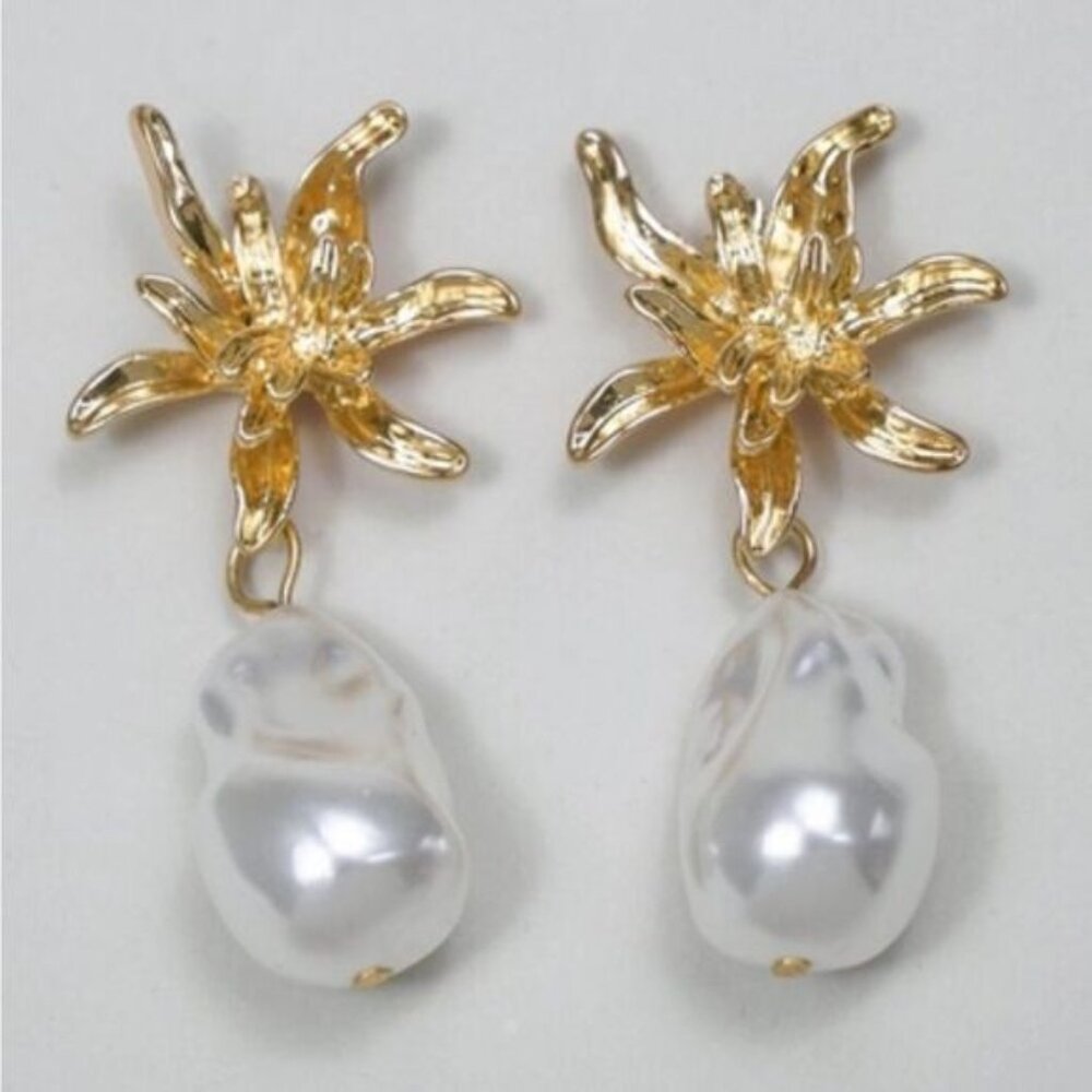 Flower statement earrings N338